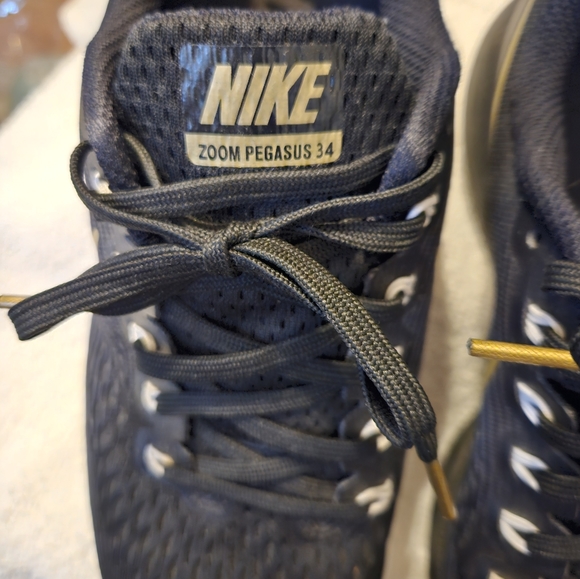 Nike sneakers - Picture 2 of 5